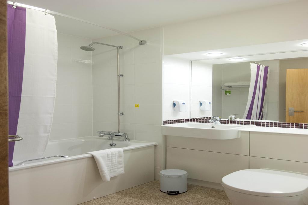 Premier Inn Swindon Central Zewnętrze zdjęcie