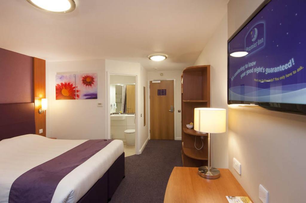 Premier Inn Swindon Central Zewnętrze zdjęcie